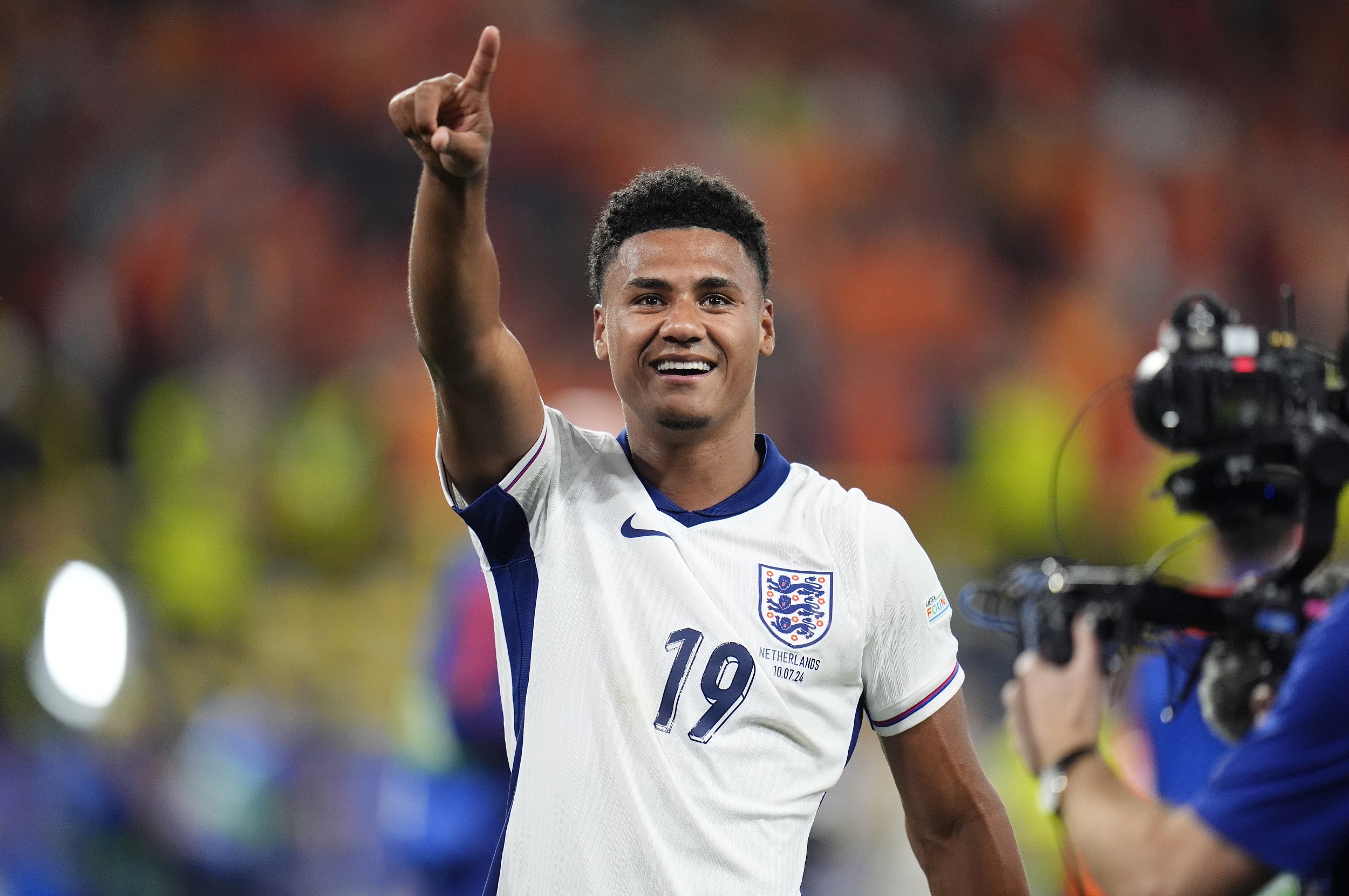 星空体育娱乐-英格兰队成功创造历史，锁定欧洲杯参赛资格的简单介绍