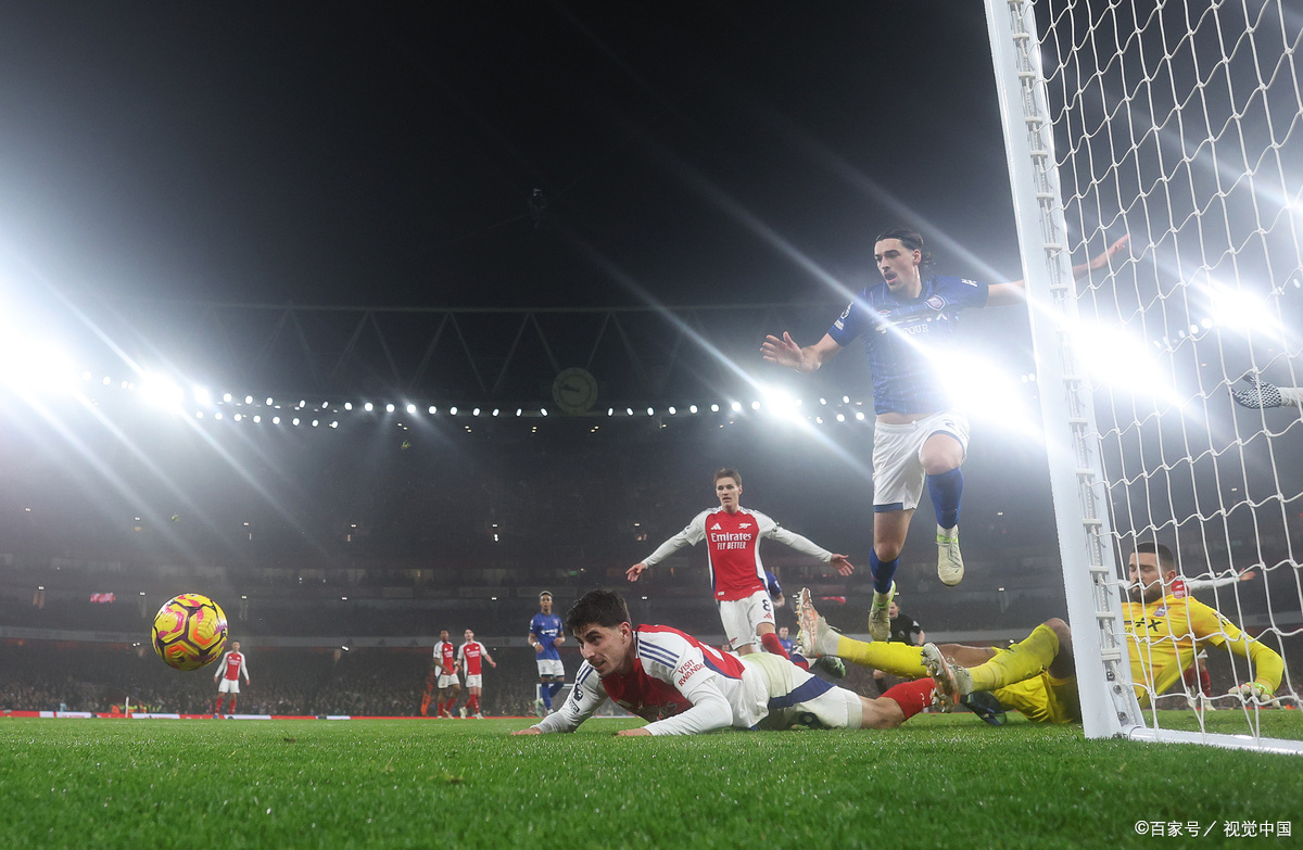 星空体育vip注册-场上对决一触即发，足球风云再起