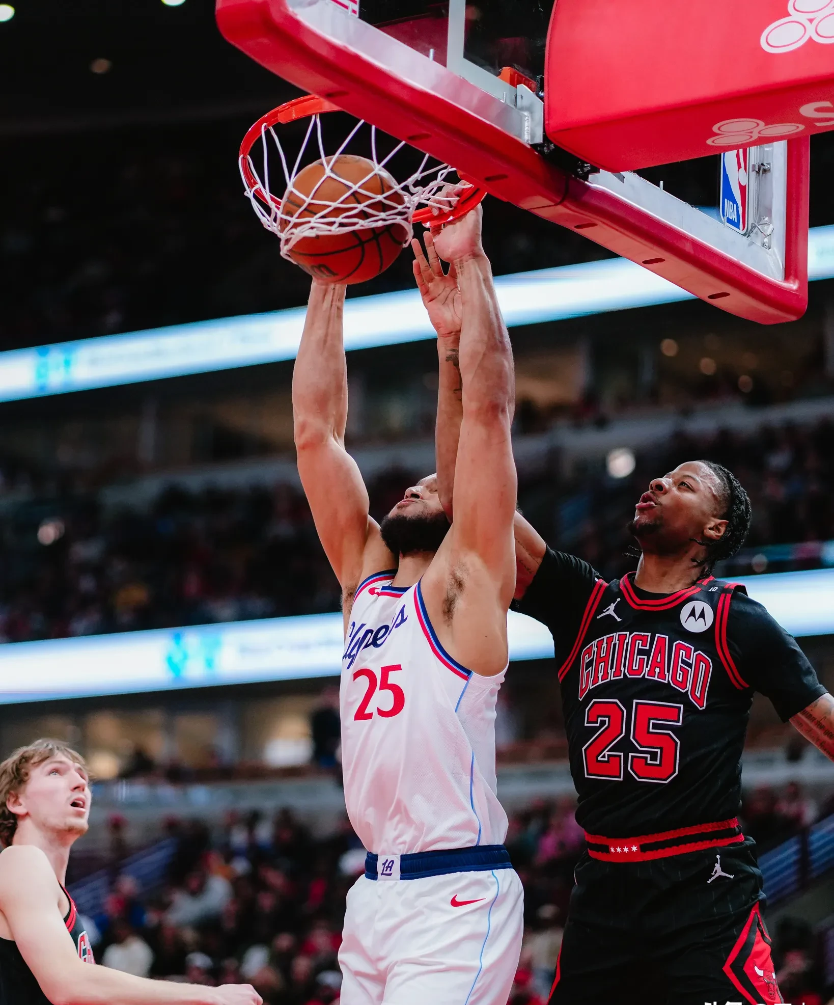 快船关键时刻失误,被逆转落败 快船关键时刻失误,被逆转落败