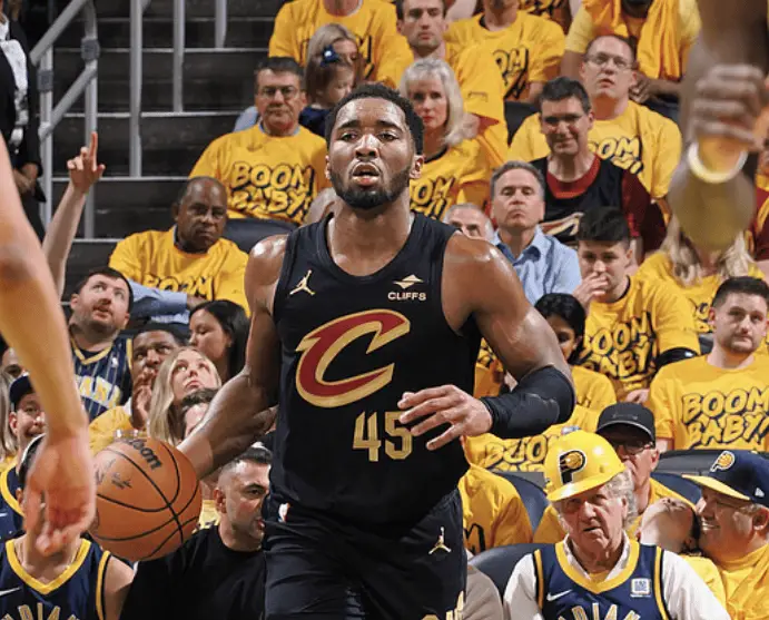 爵士主场大胜老鹰,米切尔状态火热 爵士主场大胜老鹰,米切尔状态火热