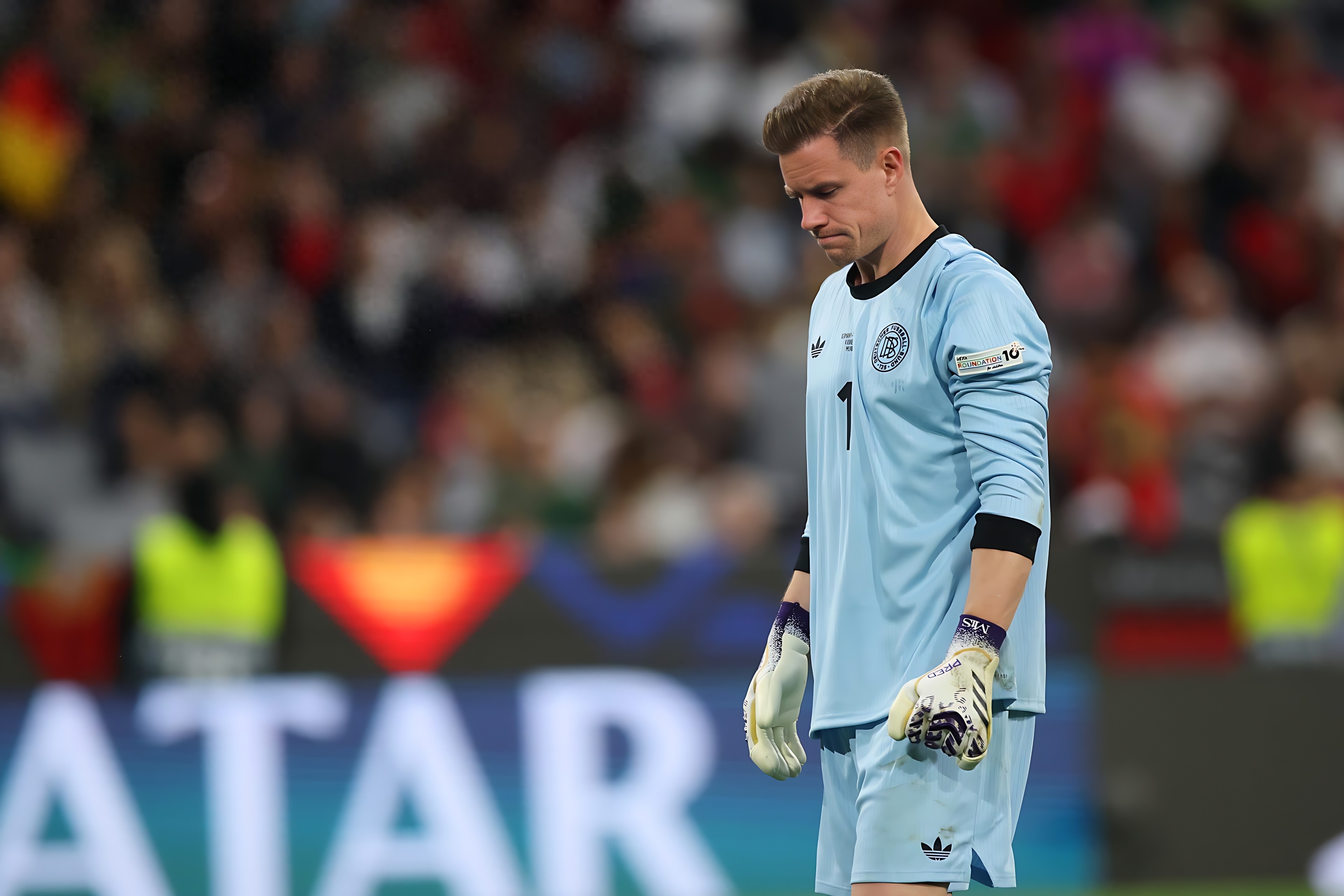 足球俱乐部主帅对球员严格要求备新赛季的简单介绍