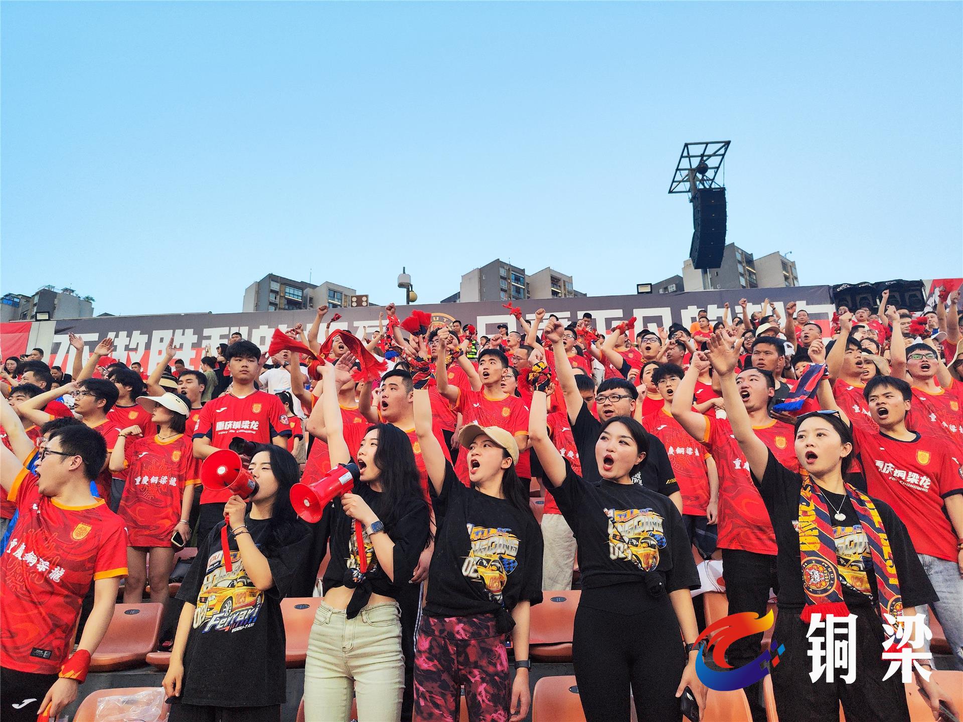 体育竞技场面激烈刺激,球迷心情澎湃 体育竞技场面激烈刺激,球迷心情澎湃