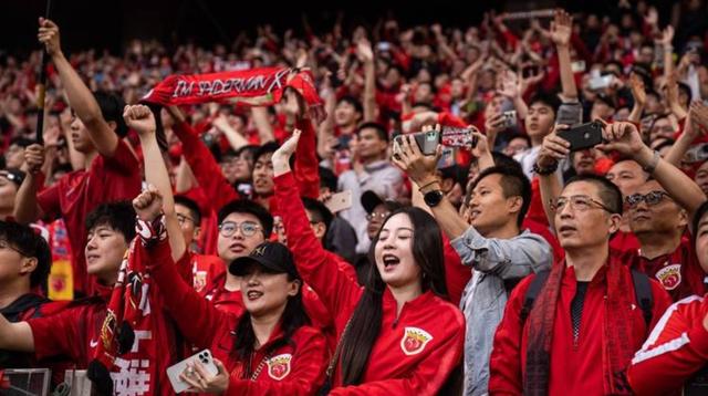 足球赛事营销引人注目,球迷争相追捧 足球赛事营销引人注目,球迷争相追捧