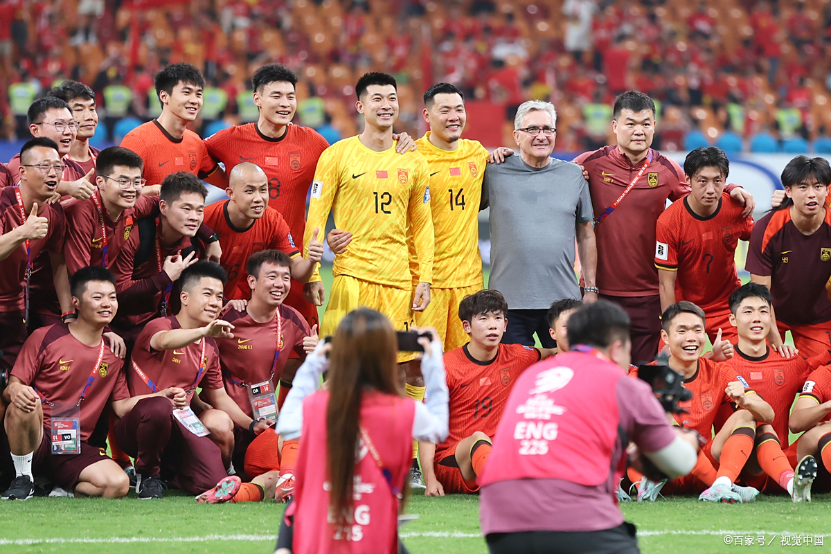 星空体育馆-关于踢球高手云集，足球盛宴精彩绝伦的信息