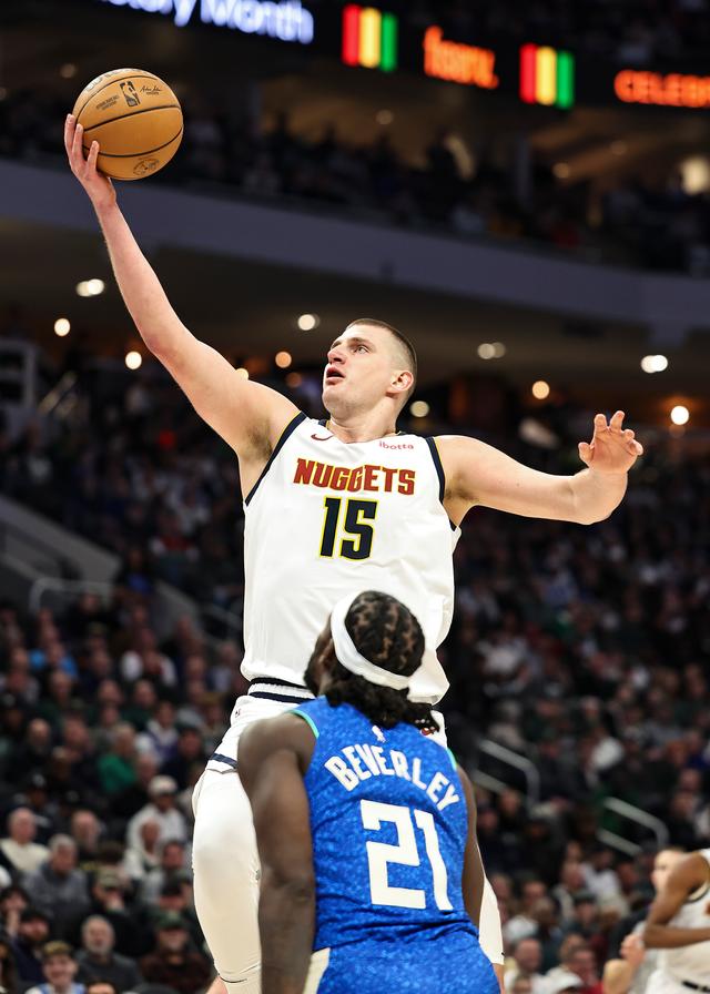 雄鹿连胜结束,失利于掘金外线射手 雄鹿连胜结束,失利于掘金外线射手