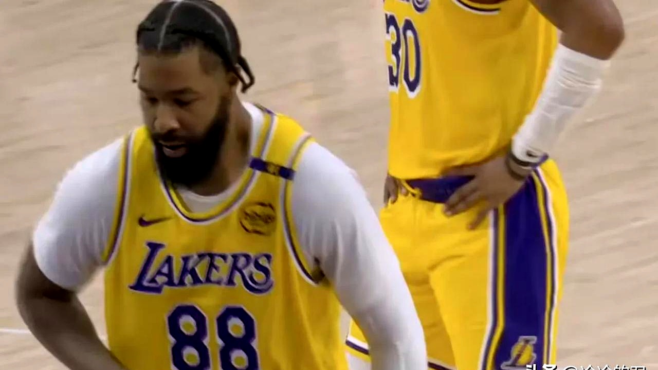 星空体育中国官网-雄鹿主场力克湖人，豪取五连胜