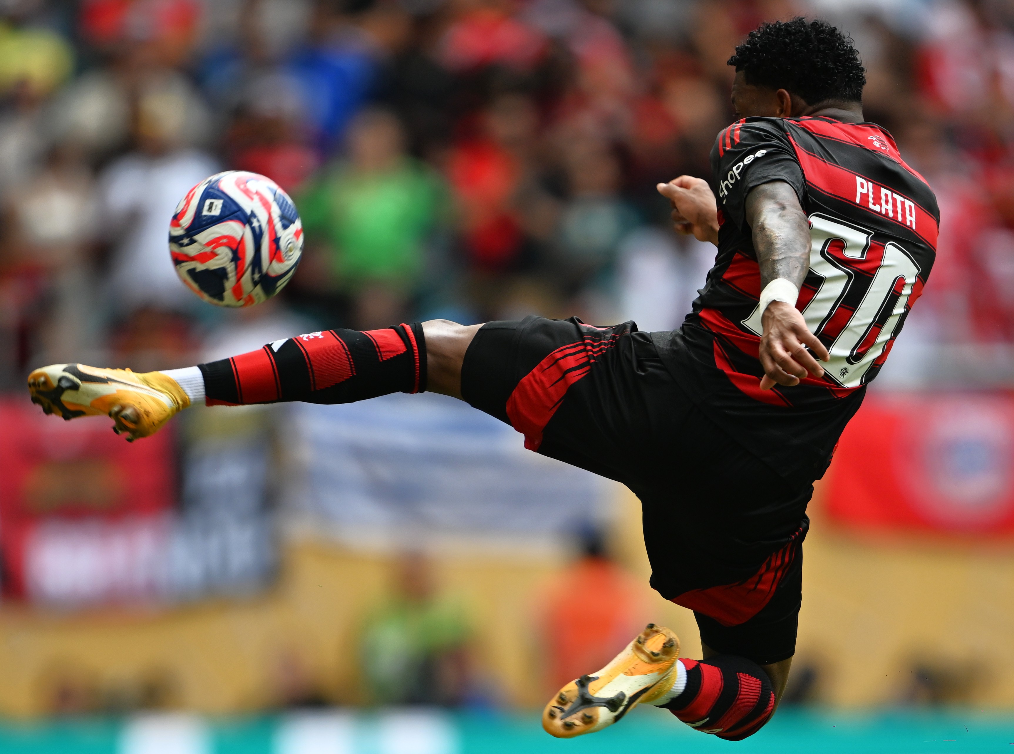 马德里竞技力挫拜仁慕尼黑,夺得胜利 马德里竞技力挫拜仁慕尼黑,夺得胜利