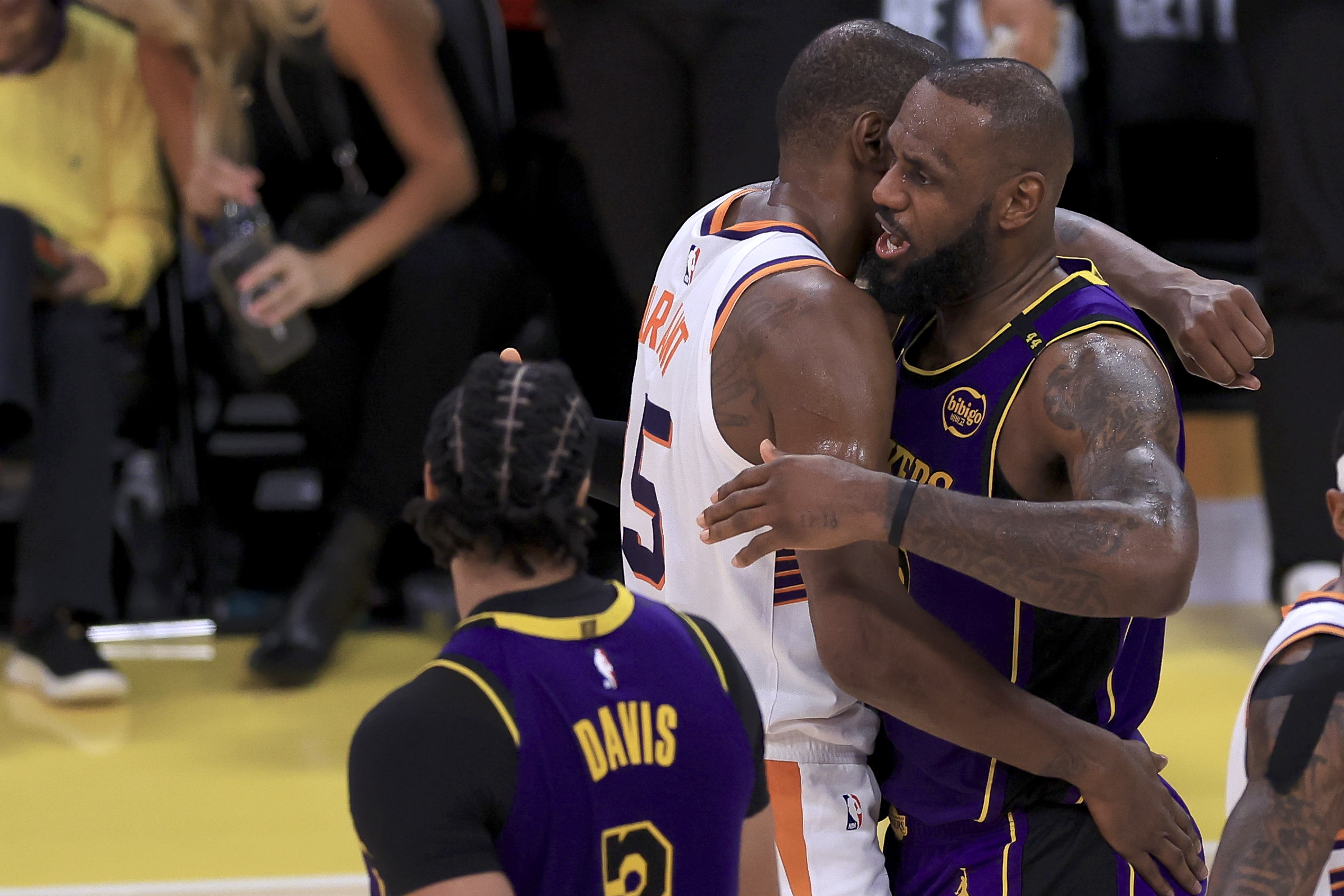 包含湖人队大比分击败对手,比赛状态火热的词条 包含湖人队大比分击败对手,比赛状态火热的词条